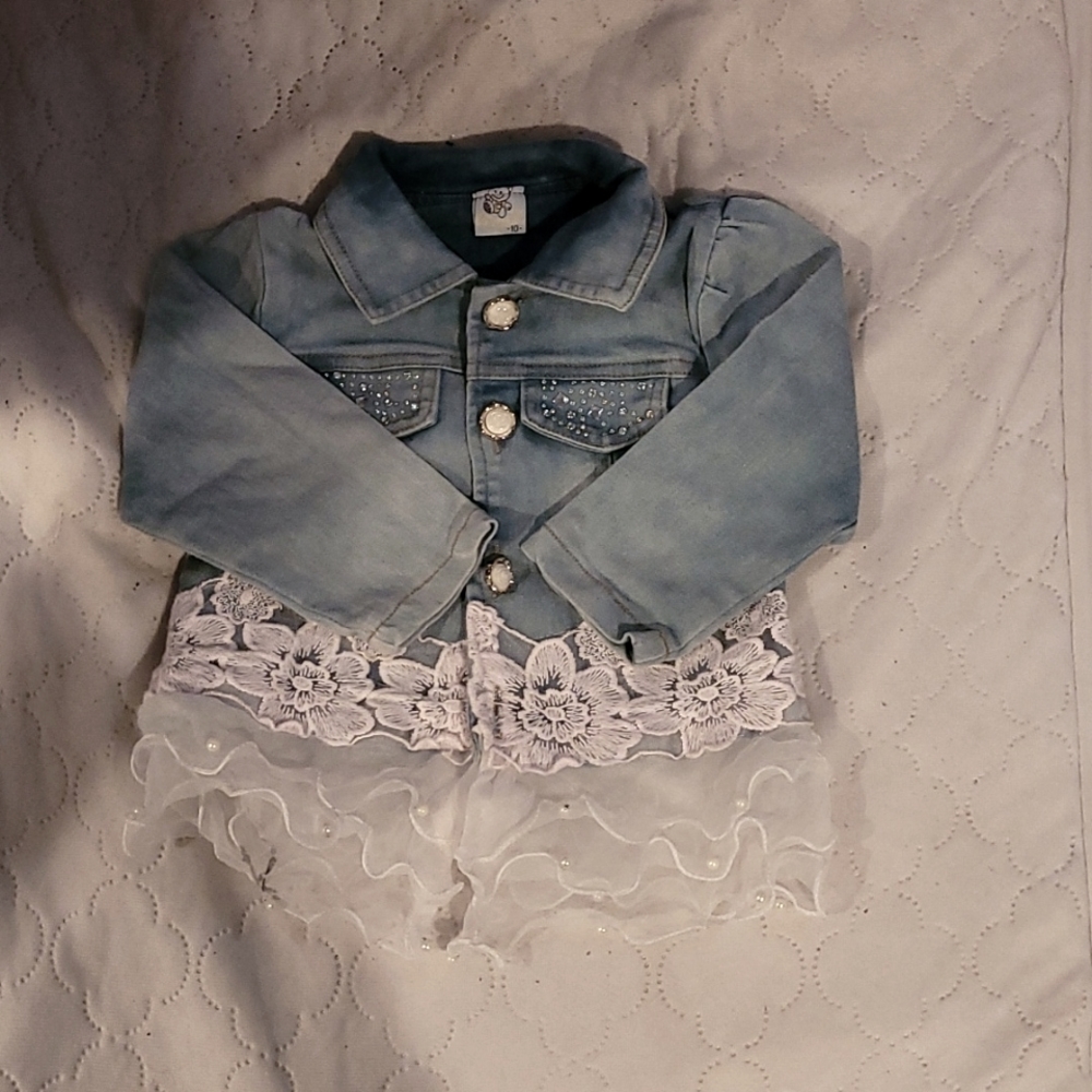 Girls collared Light wash denim Jean jacket.